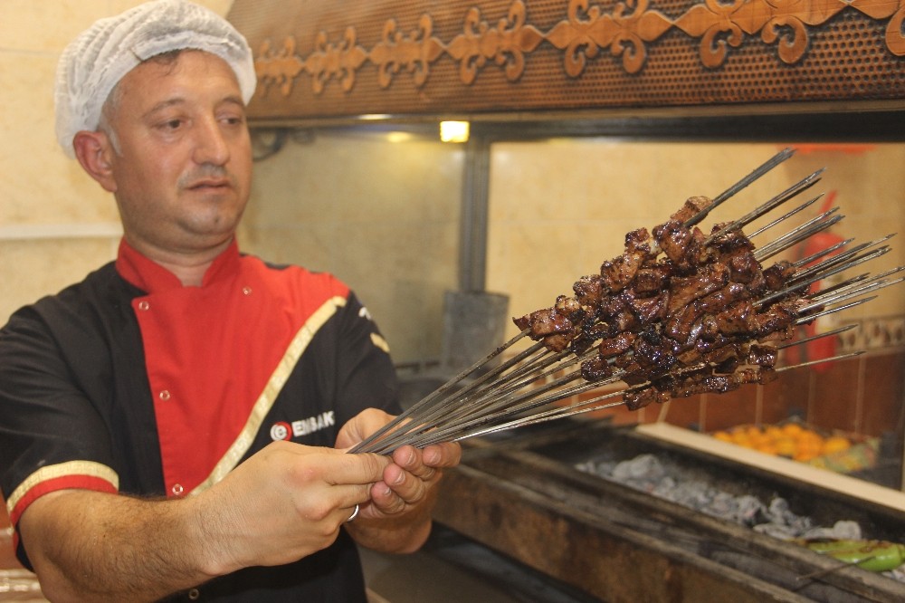 (Özel Haber) Ramazanın maneviyatı, tarih ve ciğer kebabı sahurda buluşuyor