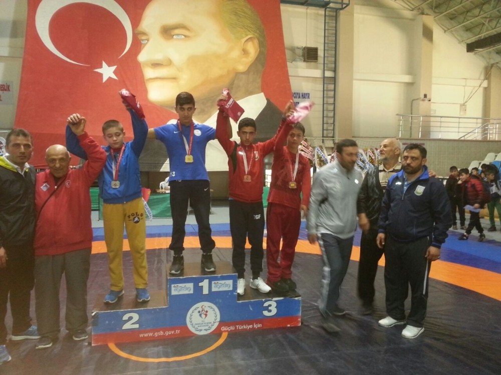 Şanlıurfalı küçük güreşçilerden büyük başarı