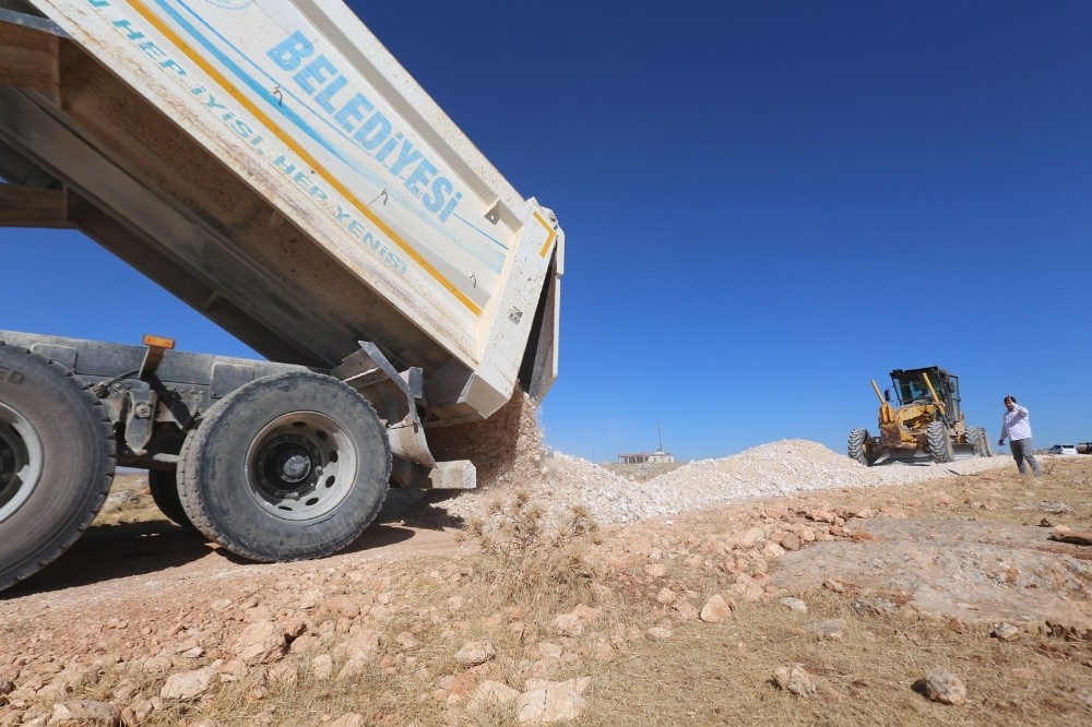 Haliliye’de yol yapım atağı devam ediyor