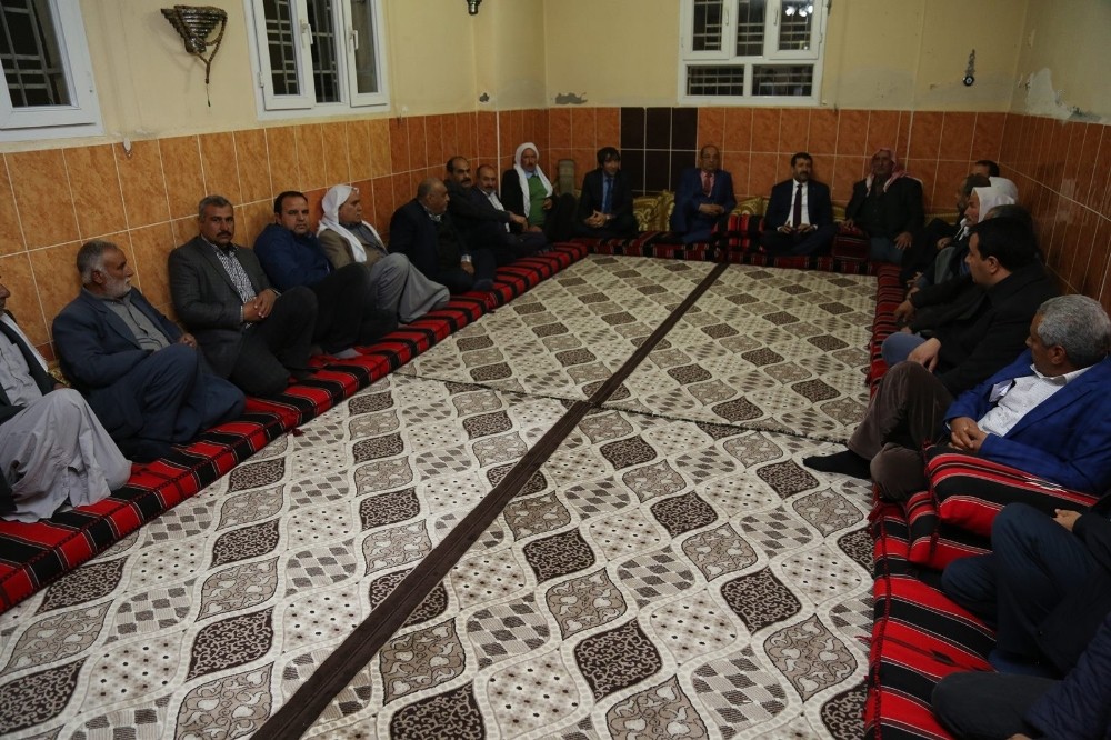 Ekinci gece ev toplantılarına katılıyor