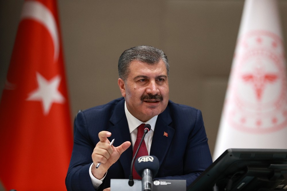 Bakan Koca: “ Hayatımızı maske, mesafe, temizlik ilkeleri çerçevesinde düzenlememiz şart"