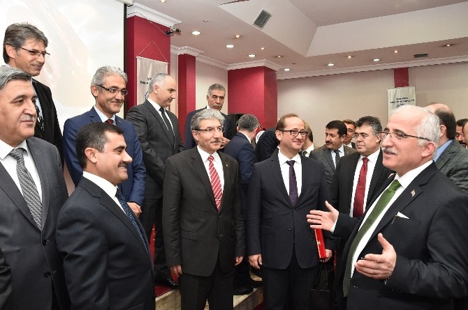 Tayini çıkan kurum müdürlerine Vali Tuna’dan veda yemeği