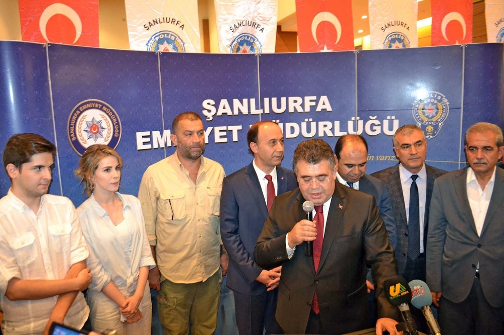 Uyuşturucu ile mücadele etkinliğinde ’Arka Sokaklar’ dizisi oyuncularına yoğun ilgi