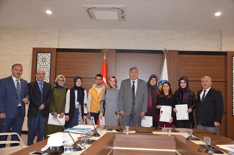 Harran Üniversitesi’ne birincilikle yerleşenlere kutlama belgesi