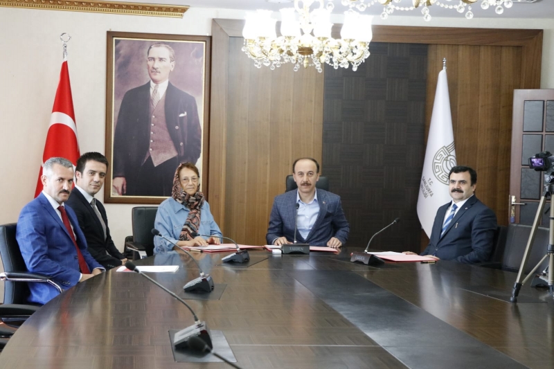 Emekli öğretmenden Anlamlı Bağış