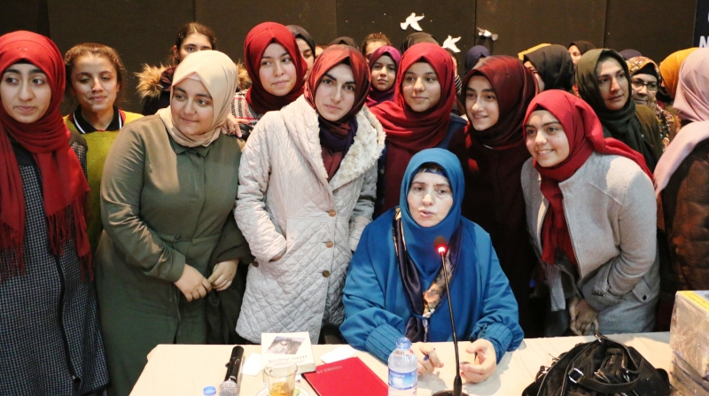 Emine Şenlikoğlu Konferansı İlgi Gördü