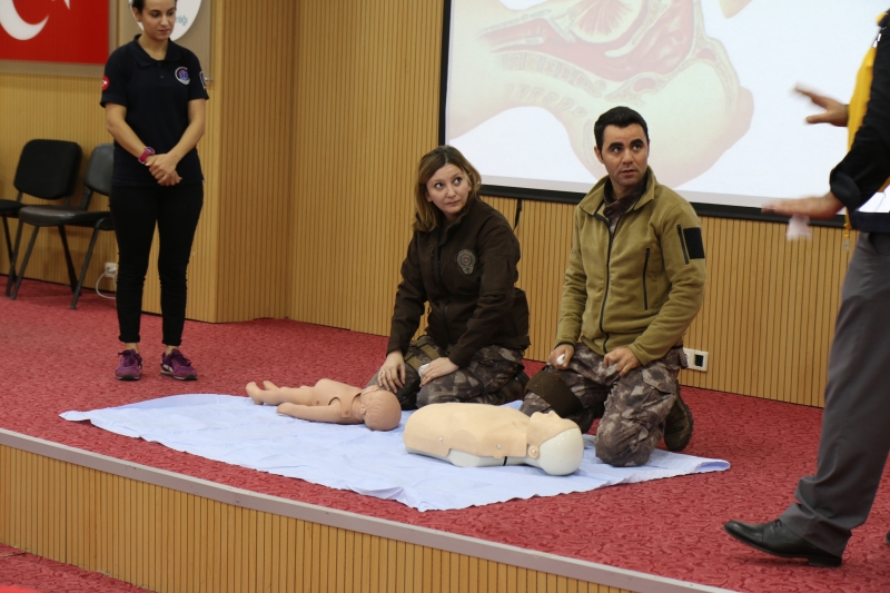 Emniyet Mensuplarına İlk Yardım Semineri Verildi