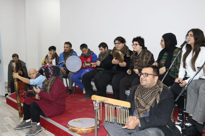 ENGELLİ BİREYLER SAHNEDE