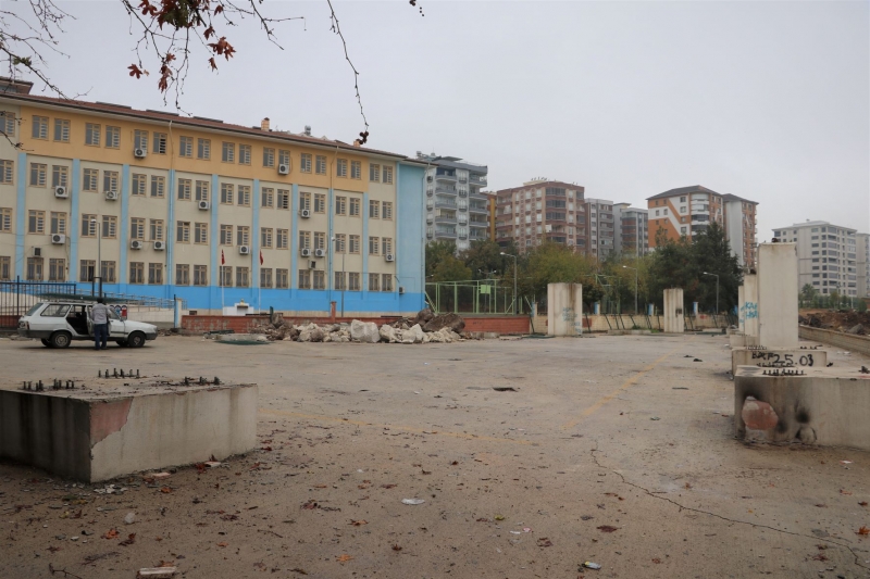 ESENTEPE’YE SENTETİK ÇİM SAHA KAZANDIRILIYOR