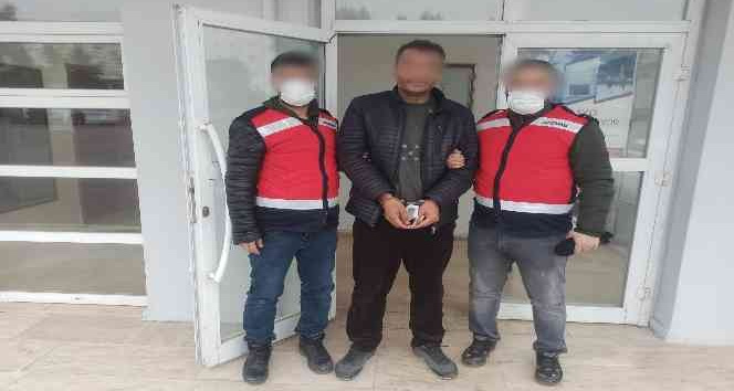 Eşini ağır yaralayan koca yakalandı