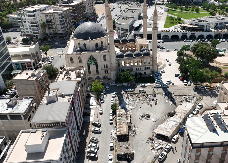 ESKİ PAZAR ALANI YIKILIYOR