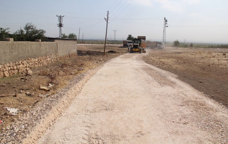 EYYÜBİYE BELEDİYESİ YOL YAPIMINA ARA VERMEDEN DEVAM EDİYOR.