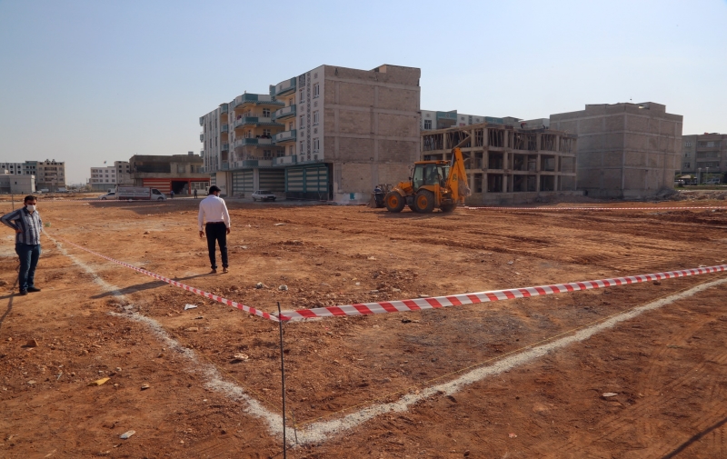 EYYÜBİYE BELEDİYESİ HALI SAHALARIN YAPIMINA BAŞLADI.