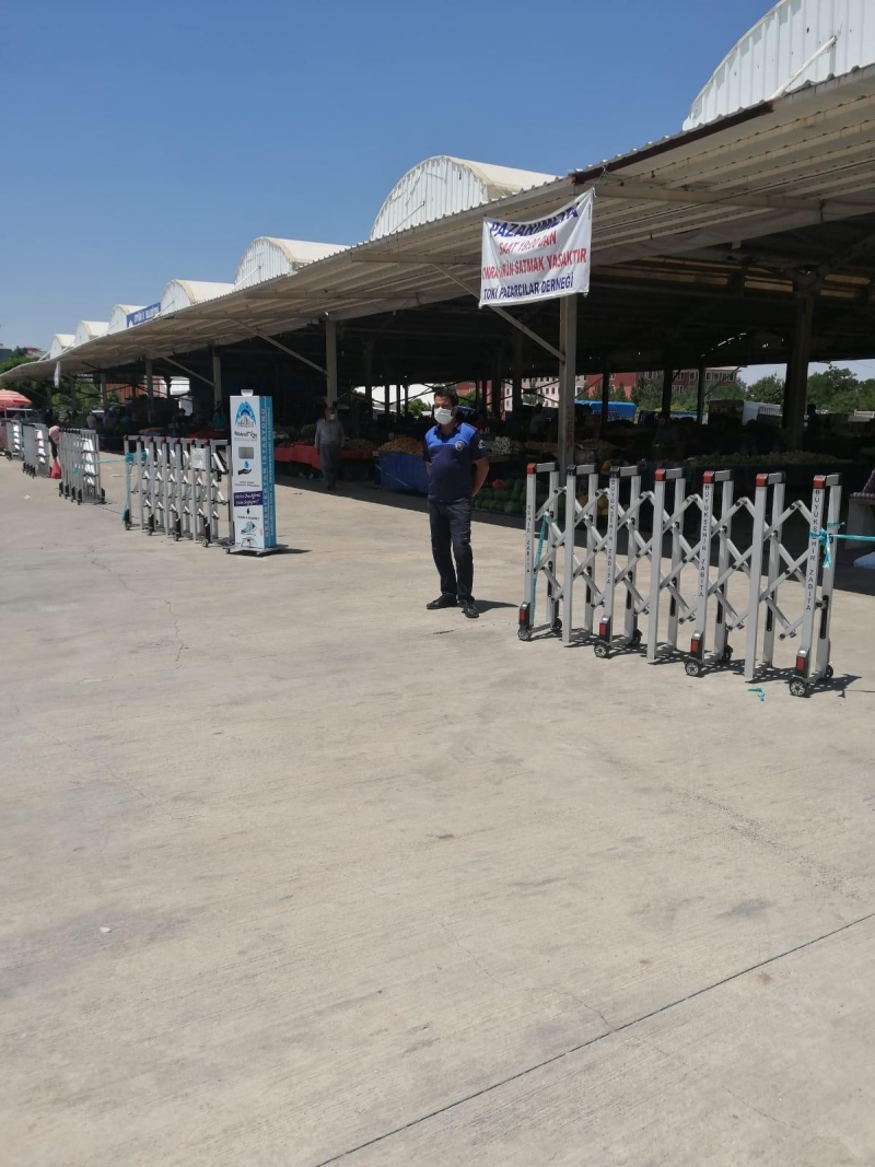 EYYÜBİYE BELEDİYESİ, DEZENFEKTE İSTASYONLARI KURMAYA DEVAM EDİYOR.