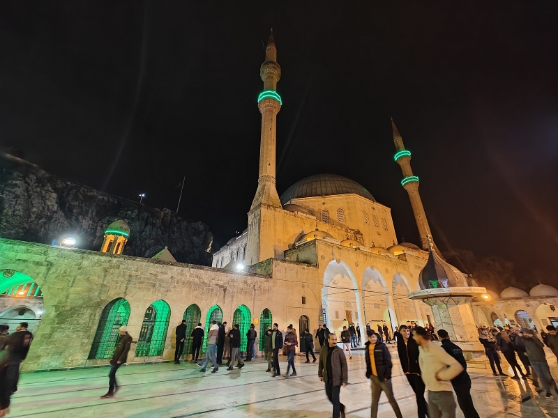 Eyyübiye Belediyesi Kandil Gecesi Vatandaşların Yanında Oldu