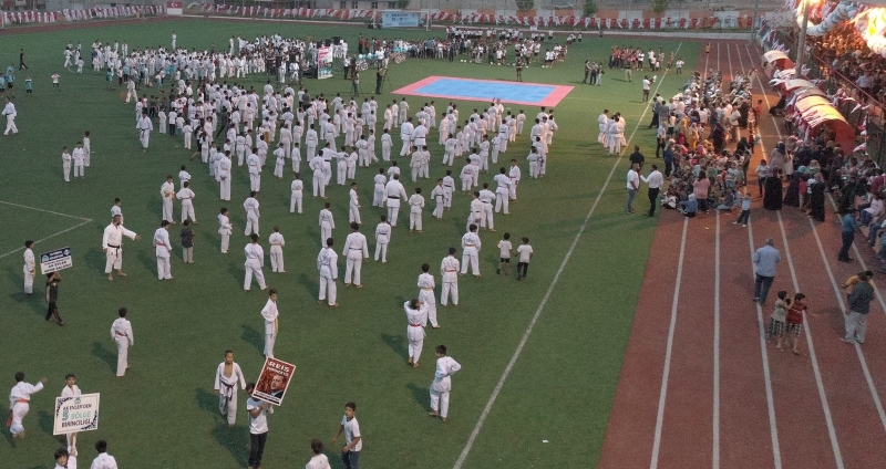 Eyyübiye Belediyesi Binlerce Gençle Spor Şenliği Düzenledi