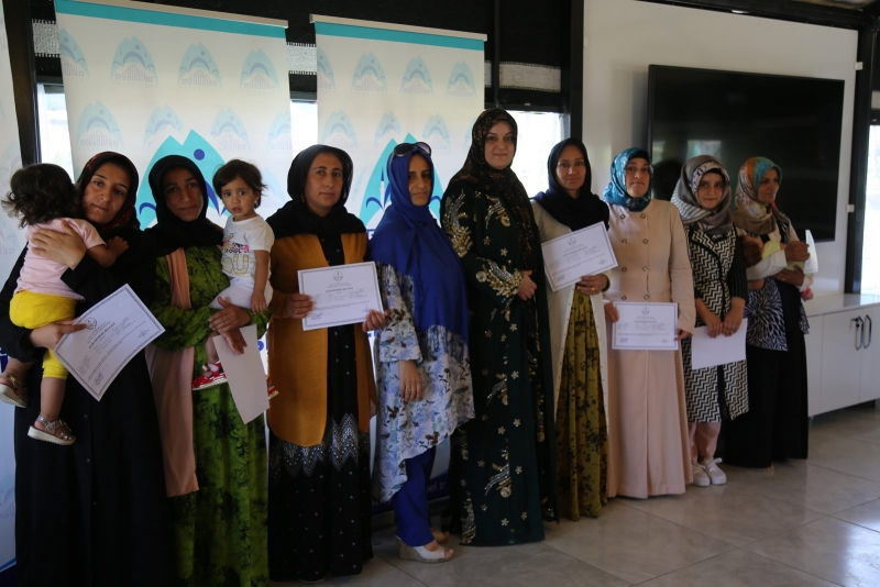 Eyyübiye Belediyesi Başarılı Kursiyerlere Sertifikalarını Verdi