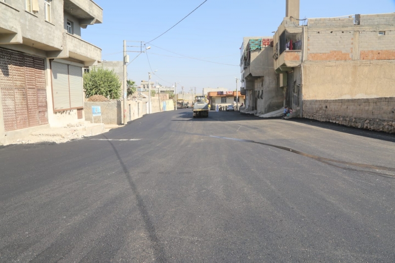 EYYÜBİYE BELEDİYESİ, ASFALT SERİM ÇALIŞMALARINI SÜRDÜRÜYOR.