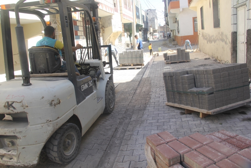 EYYÜBİYE BELEDİYESİ, YOL YAPIMINA ARALIKSIZ DEVAM EDİYOR.