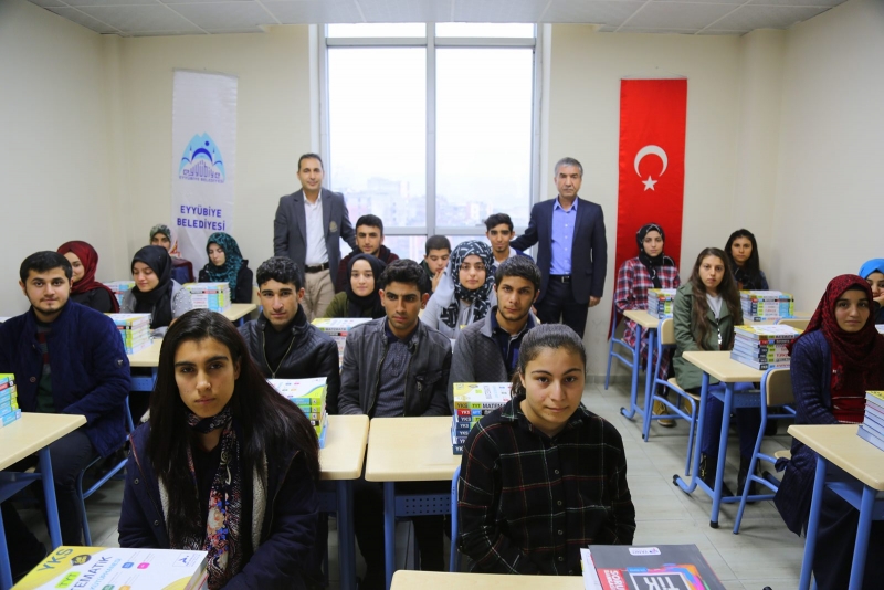 Eyyübiye Belediyesin'den Gençlere Kitap Desteği