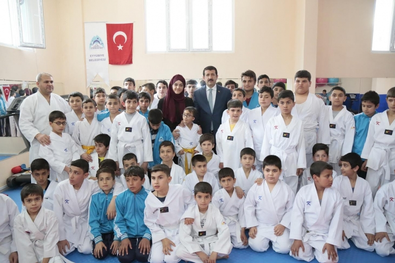 EYYÜBİYE BELEDİYESİNDEN ÜST ÜSTE AÇILIŞLAR