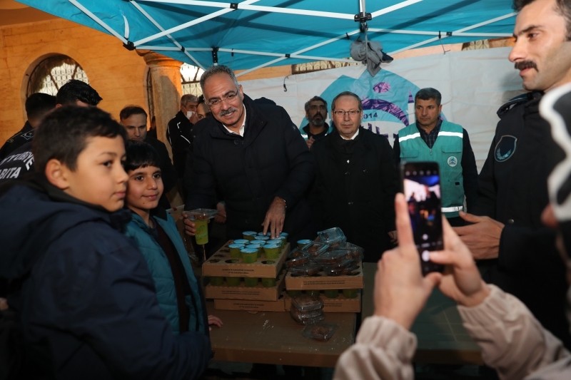 Eyyübiye Belediyesi’nden Şanlıurfalılara Kandil Lokması ve Şerbet İkramı