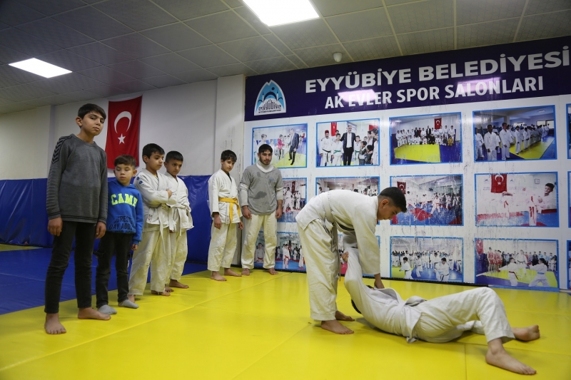 Eyyübiye Gençlik Merkezi Kursları Büyük İlgi Görüyor