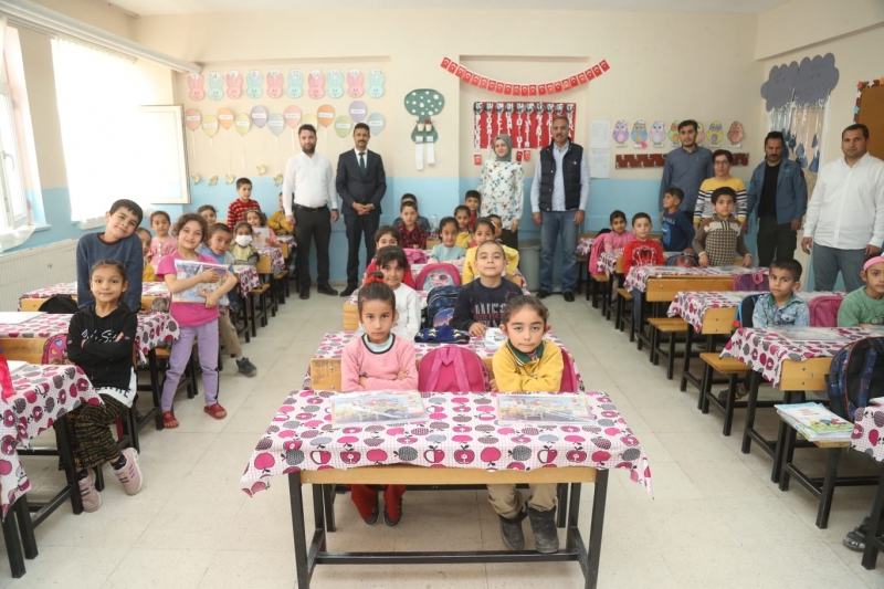 Eyyübiye’de binlerce okuma kitabı dağıtıldı