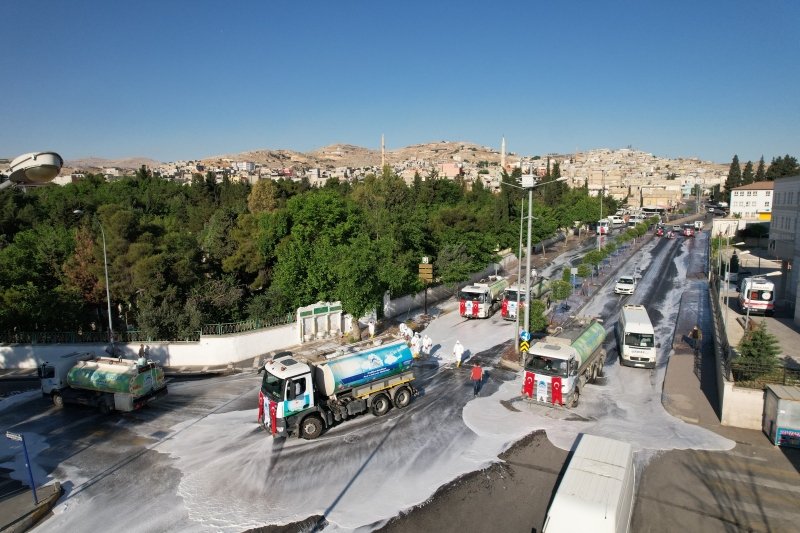 Eyyübiye’de cadde ve sokaklar dezenfekte edildi