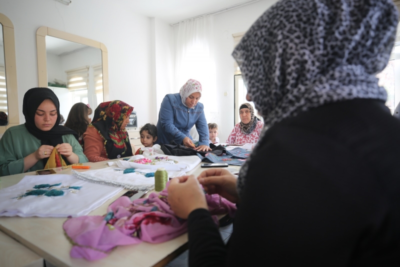 Eyyübiye’de Kadınlar Hem Öğreniyor Hem Kazanıyor