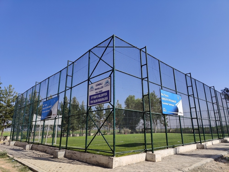 Eyyübiye’de Üç Mahalle Daha Halı Sahaya Kavuştu