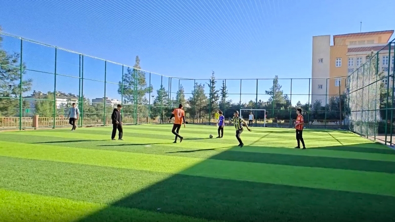 Eyyübiyeli Çocuklar ve Gençler Halı Sahaları Çok Sevdi