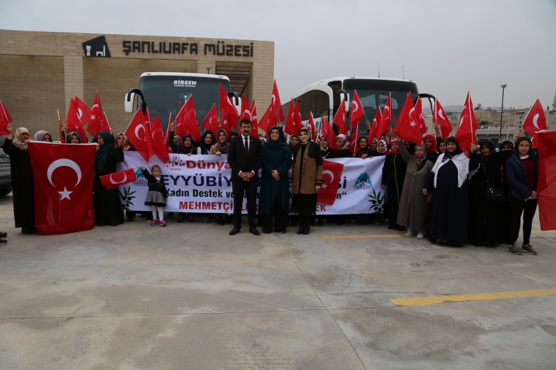 Eyyübiyeli Kadınlar Mehmetçik’e  Dua İçin Sınıra Gitti