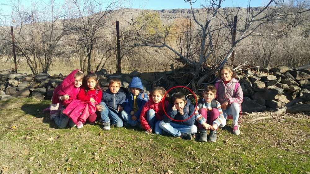 Huysuzlanan atın yuları boynuna dolanan çocuk öldü