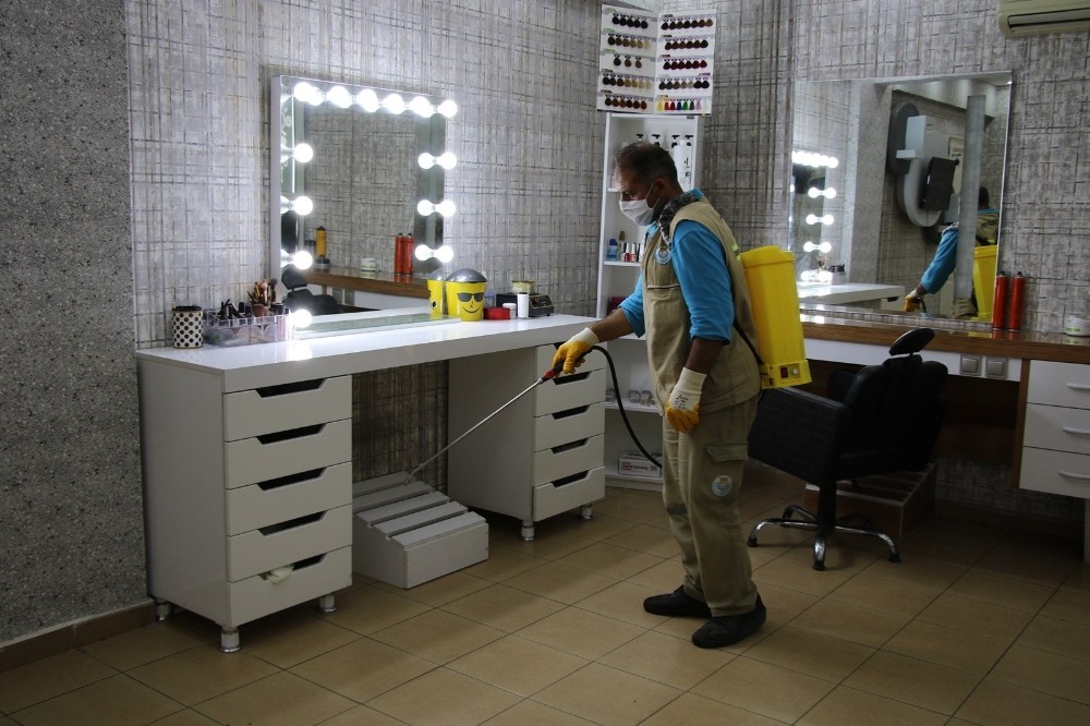 Şanlıurfa’da berber ve kuaförlerde dezenfekte çalışmalarına başlandı