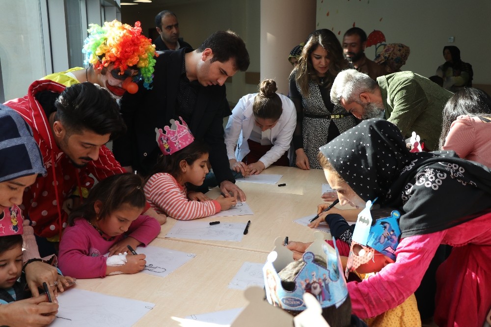 Hasta çocuklara yeni yıl sürprizi