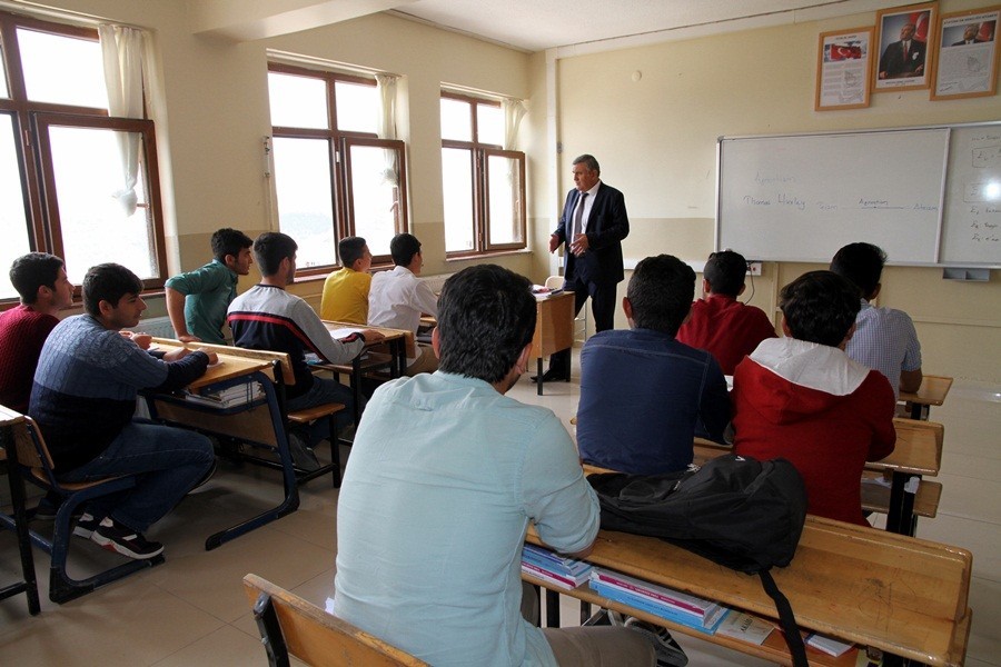 Rektör Ramazan Taşaltın İmam-Hatip Lisesinde ders verdi