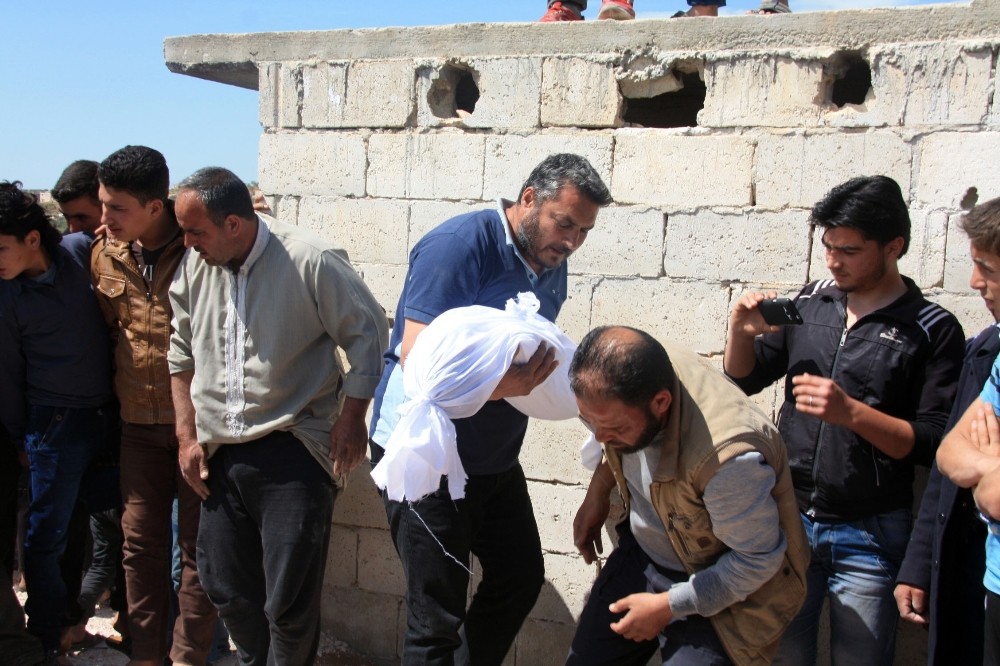 Suriye uçakları İdlip’in kuzeyini bombaladı, 9 çocuk öldü