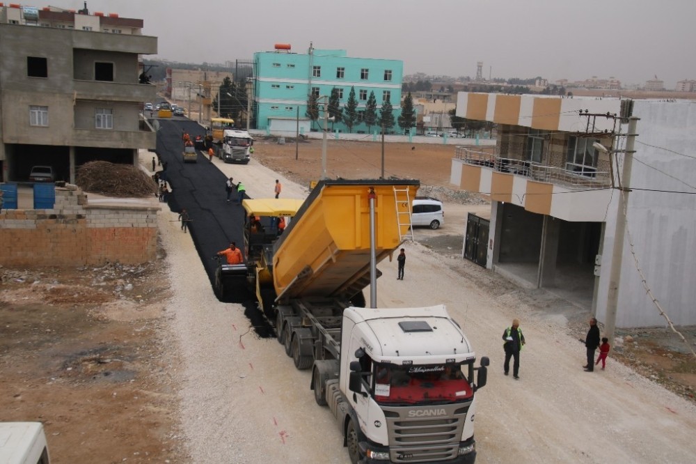 Akçakale’de sıcak asfalt çalışması