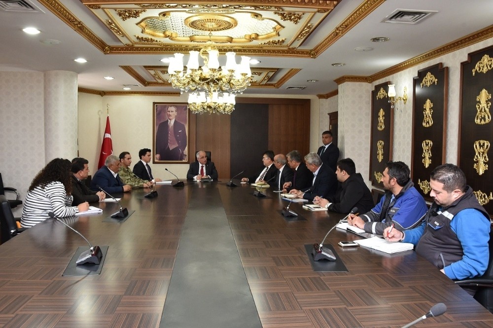 Yapımı devam eden oto galericiler sitesinin eksiklikleri görüşüldü