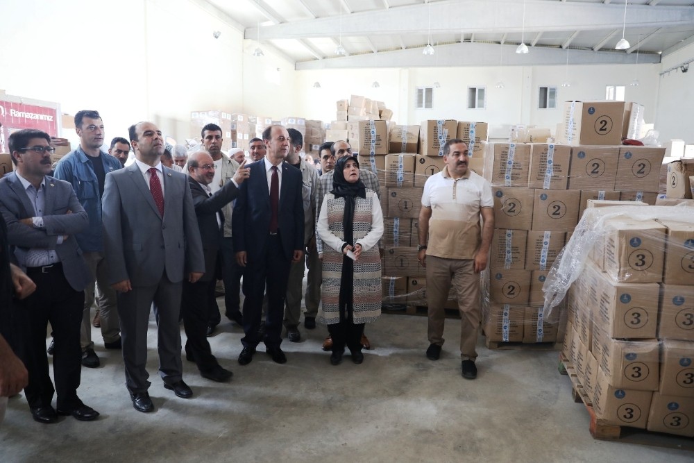 Suriye’ye 10 tır yardım malzemesi gönderildi