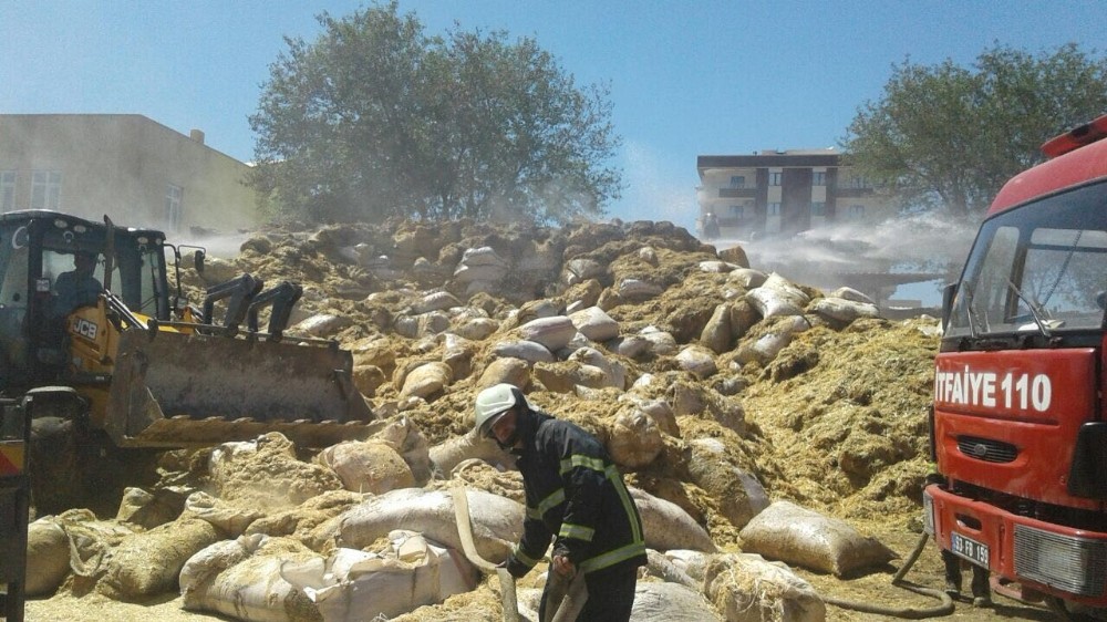 Şanlıurfa’da saman yığını alev aldı