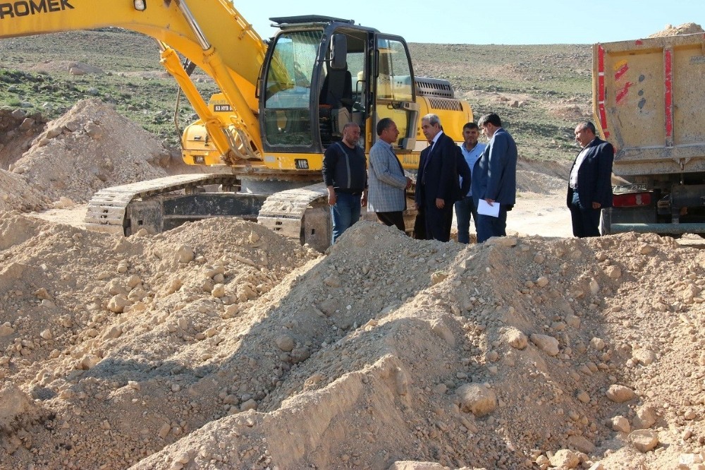 Demirkol Dağeteği Mahallesinde yol yapım çalışmalarını inceledi