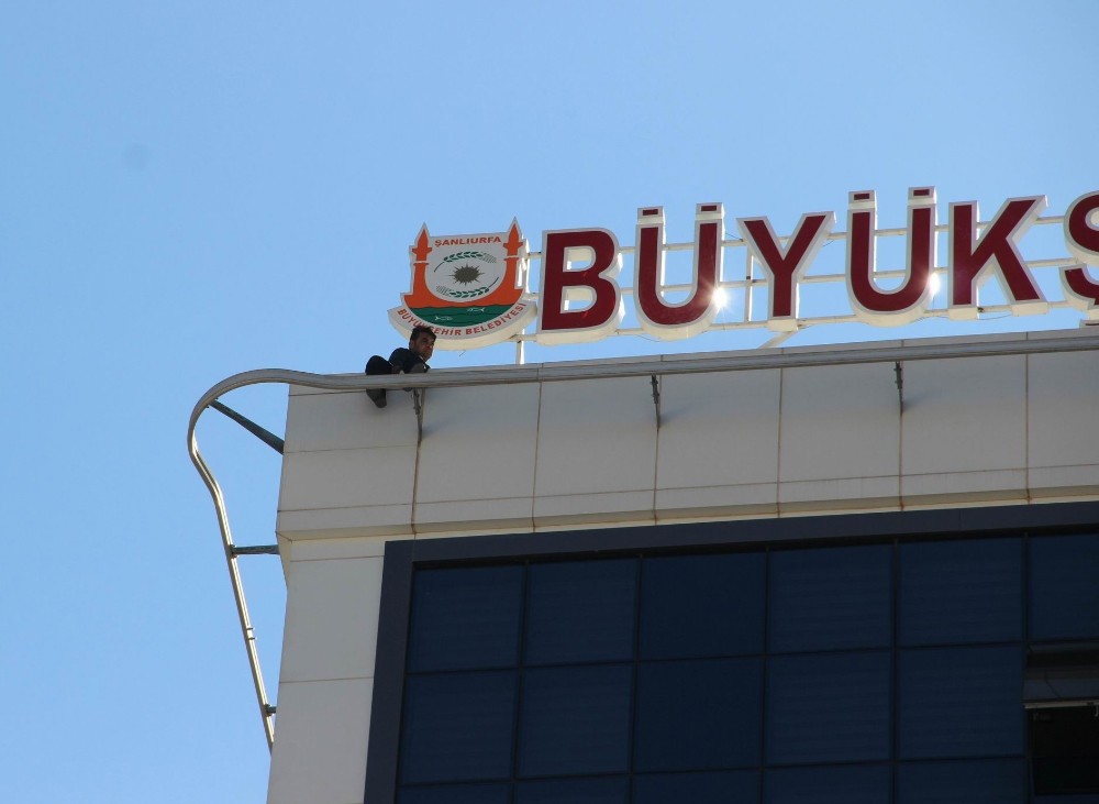 Şanlıurfa Büyükşehir Belediyesinde intihar girişimi