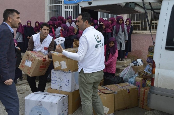 Hilvanlı öğrenciler Halep için yardım topladı