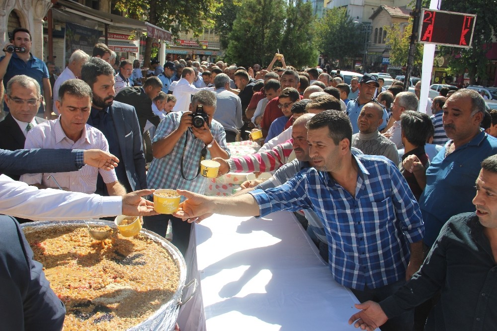 Şanlıurfa’da 5 bin kişiye aşure ikramı