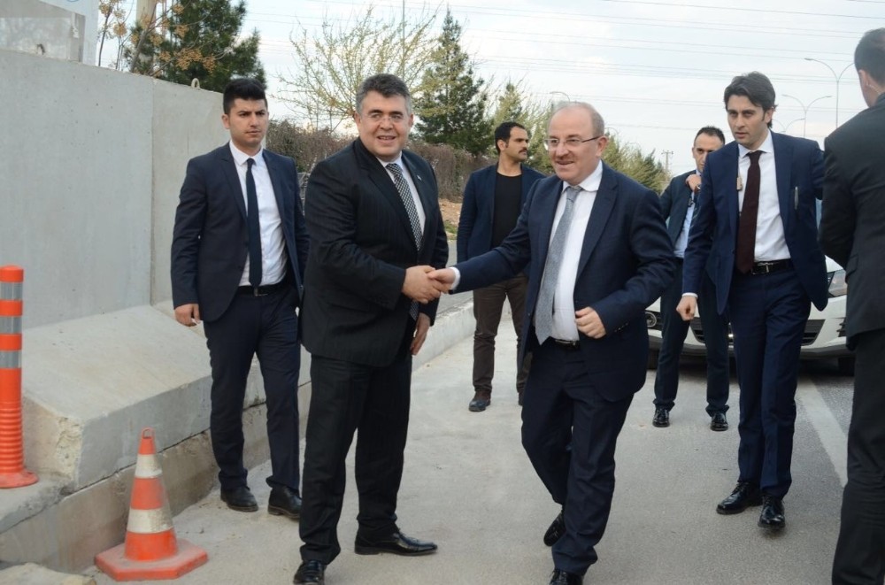 İçişleri Bakan Yardımcısı Sebahattin Öztürk emniyet müdüründen bilgi aldı