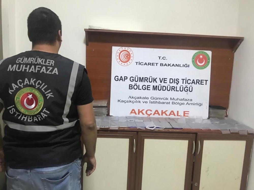 Akçakale’de 40 adet kaçak cep telefonu ele geçirildi