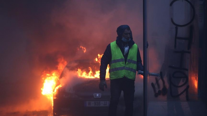 Fransa Olağanüstü Cumartesiye Hazırlanıyor