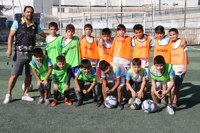 GELECEĞİN GENÇ SPORCULARI BAŞKAN CANPOLAT’A TEŞEKKÜR ETTİ